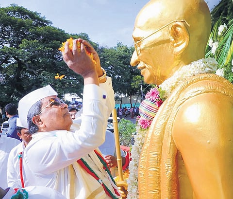 Chief Minister Siddaramaiah pays tributes to the Father of the Nation, Mahatma Gandhi, on Gandhi Jayanti, in Mysuru on Thursday 