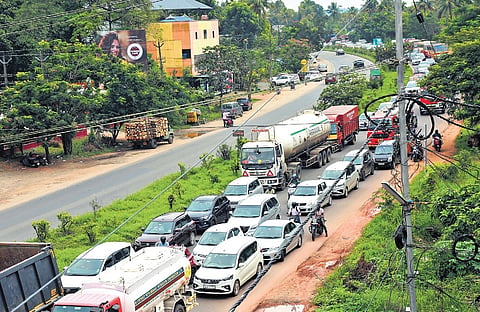Police ban vehicle parking on 21 stretches in the capital  