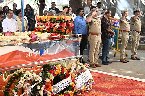 Chief Minister Siddaramaiah paid his last respects as the Tricolour-draped mortal remains of the Padma Bhushan awardee were kept for public homage between 1.30 pm and 2.30 pm at the Hebbal crematorium. 