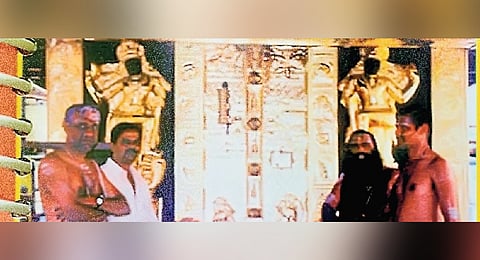 Senthil Nathan, the amalgamation expert appointed by Mallya, presented this 1999 photograph taken outside the sanctum sanctorum, clearly showing the gold-cladded idols  refuting claims about the quality and completion of the temple work.