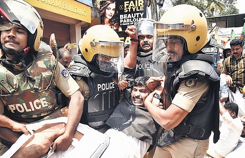 Police detain Yuva Morcha workers during a protest march to the Pathanamthitta Devaswom Deputy Commissioner’s office on Wednesday, demanding the resignation of the devaswom minister and TDB president.