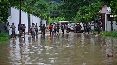 The heavy rains that occurred on October 9, 2025, in Mexico caused two deaths, as well as flooded homes, landslides, and overflowing rivers in various parts of the country, the Mexican government reported on Friday.