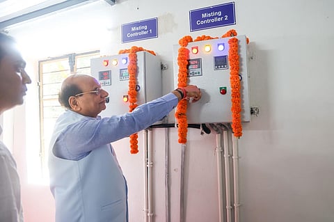 Delhi L-G V K Saxena inaugurated an automatic anti-smog misting system in Dwarka. 