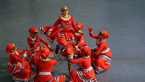 Students 
of Assisi 
Vidyaniketan, 
Kakkanad, 
performs 
group dance
