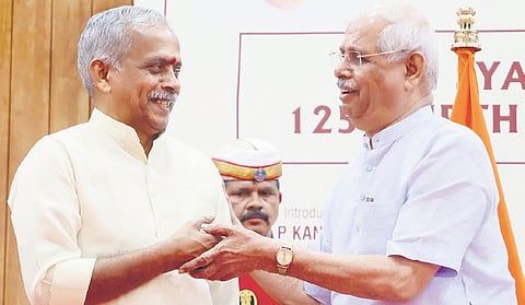 Governor Rajendra Vishwanath Arlekar sharing a light moment with Pranja Pravah National Convenor J Nandakumar during the 125th birth anniversary of Syama Prasad Mookerjee at Raj Bhavan on Monday 