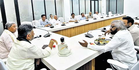 Chief Minister Siddaramaiah hosts a dinner for his cabinet colleagues at his official residence in Bengaluru  on Monday 