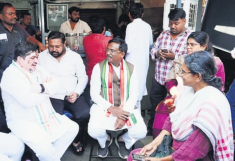 Minister Ponnam Prabhakar and AICC Telangana in-charge Meenakshi Natarajan at 
a booth-level workers meeting in Borabanda division of Jubilee Hills on Tuesday.