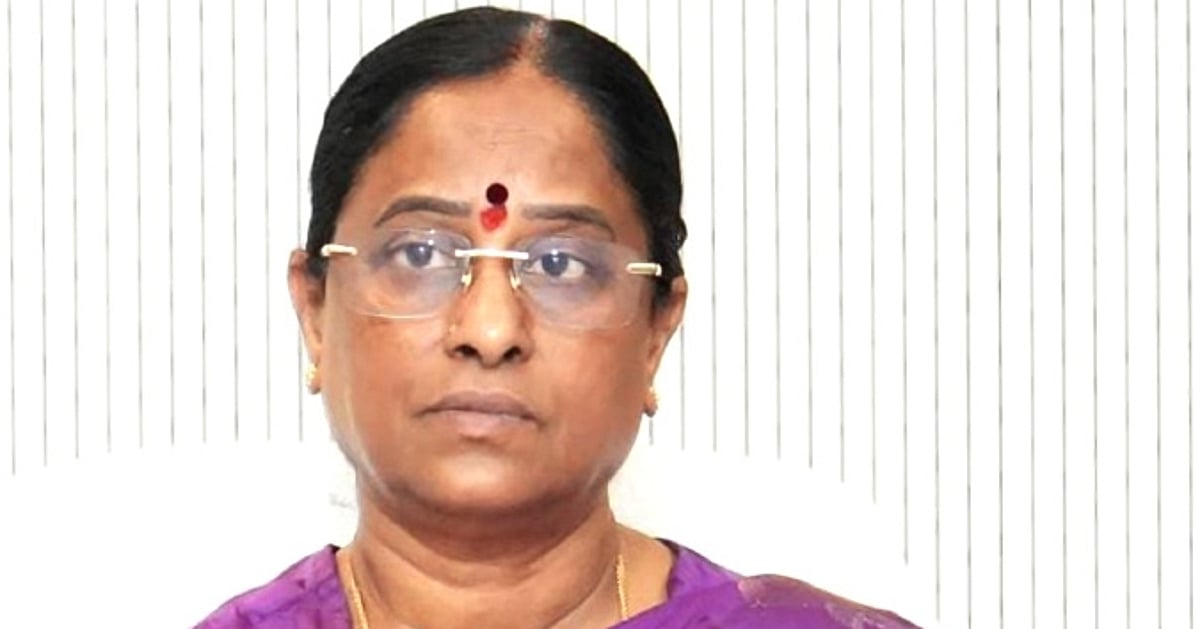 Surekha meets Kharge in Bengaluru