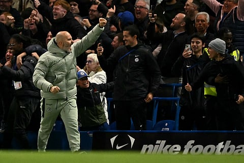 Chelsea's Italian head coach Enzo Maresca celebrates the team's second goal during the English Premier League football match between Chelsea and Liverpool at Stamford Bridge in London on October 4, 2025. 