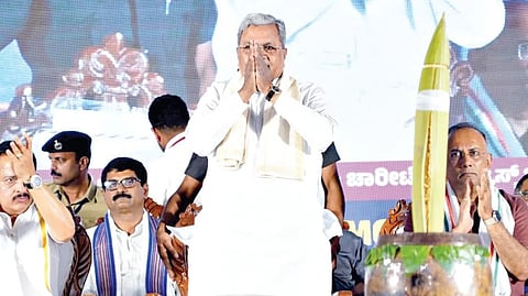 Chief Minister Siddaramaiah inaugurates ‘Ashoka Jana Mana’, a gift distribution event, in Puttur on Monday 
