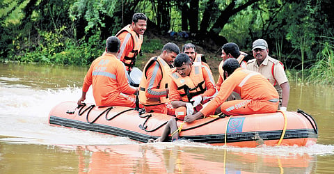 Police, along with NDRF and Fire Service personnel, conducted overnight rescue operations using boats and nets despite heavy rain.