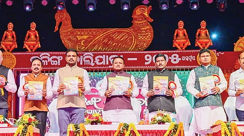 CM Mohan Charan Majhi and other guests at Kalinga Balijatra festival 