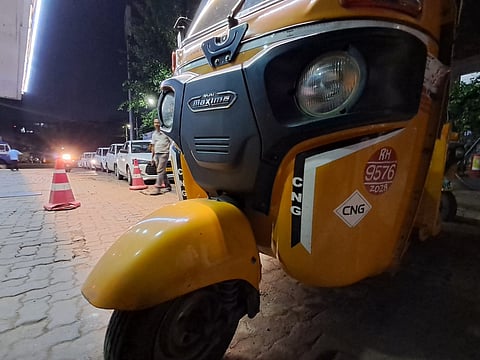 Autorickshaws and taxis queue up outside a petrol pump in Kallikuppam 