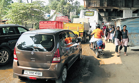 Vehicles caught in traffic gridlock on the Aroor-Thuravoor stretch where construction of elevated highway is progressing 