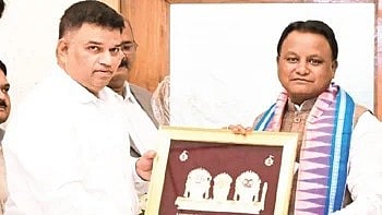 CM Mohan Charan Majhi being presented a memento by OCA secretary Sanjay Behera at Lok Seva Bhawan.