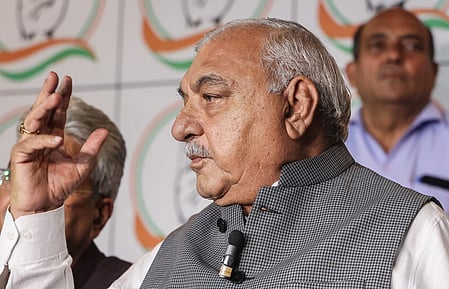 Congress leaders led by leader of opposition Bhupinder Singh Hooda also submitted a memorandum to Haryana Governor Prof Asim Ghosh alleging "horse-trading and allurements."