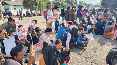 The protestors said the authorities should prioritise resolving the ethnic conflict and resettling internally displaced persons (IDPs) instead of going ahead with a tourism festival. 