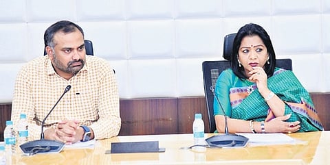 Mayor Gadwal Vijayalaxmi chairs a meeting at the GHMC head office. Commissioner RV Karnan.