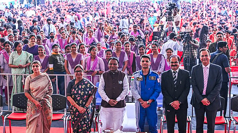 CM Mohan Majhi, Astronaut Subhanshu Shukla alongwith guests pose for photograph with students at SAI International School in Bhubaneswar on Wednesday. 