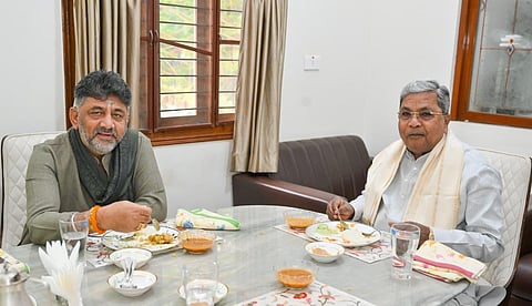 Karnataka Deputy CM DK Shivakumar (L) and Chief Minister Siddaramaiah.