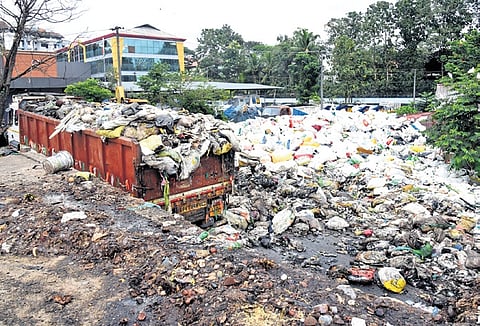 Waste piled up at the treatment site of  Thrikkakara municipality 