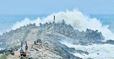 Muthalapozhi harbour mouth 