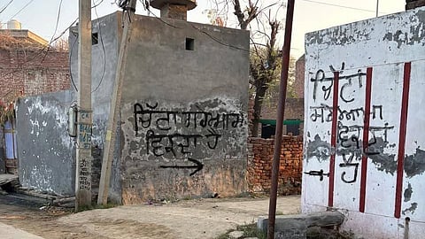 Residents of Maur Kalan village have marked the houses of alleged drug peddlers with black paint: "aethe chitta shareaam vikda ha" ("heroin is sold openly here"). 