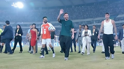 Messi walks around the stadium along with Telangana CM Revanth Reddy (L).