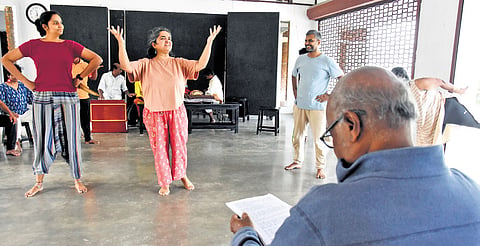 In 1990, Rajagopal established Kattaikkuttu Sangam, a non-profit organisation in Kancheepuram, run by and for professional Kattaikkuttu performers. 