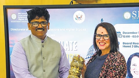 Prof. Ch Satish Kumar, Vice Chancellor, SRM AP Felicitates Ms Laura Williams, Consul General, US Consulate General, Hyderabad. 