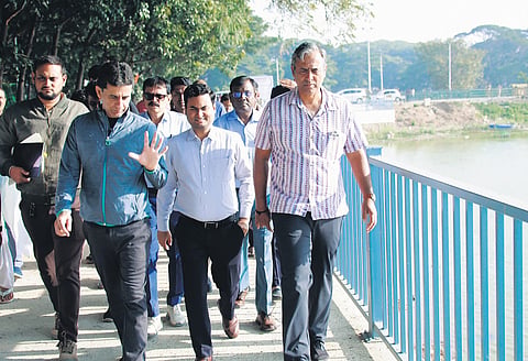 GBA Chief Commissioner Maheshwar Rao and Shivajinagar MLA Rizwan Arshad inspect Ulsoor Lake on Thursday morning 