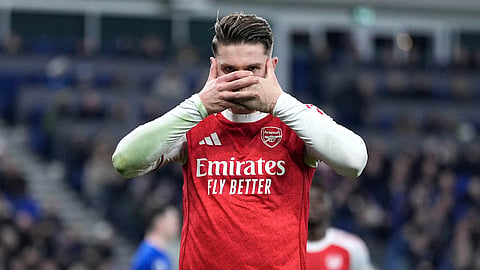 Arsenal's Viktor Gyoekeres celebrates after scoring his side's opening goal from the penalty spot during the EPL soccer match between Everton and Arsenal in Liverpool, England, Saturday, Dec. 20, 2025. 