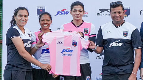 (3rd from L) Savita Punia 