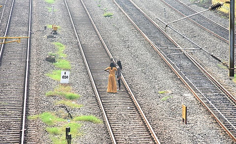 Claiming that landowners in urban areas of Nabarangpur have received compensation of up to ₹5 crore per acre, the BJD leaders alleged that land losers in Jeypore, Borigumma, Kundra and Boipariguda tehsils of Koraput are being offered only ₹1 lakh to ₹1.5 lakh per acre in several cases.