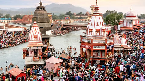 The 1916 pact, established by Malviya, sought to preserve the pristine flow of the Ganga and protect the city’s spiritual sanctity, reportedly including stipulations on non-Hindu access to the ghats.