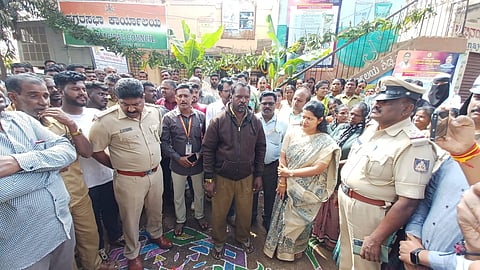 Protest in front of CMC Siddlaghatta by CMC workers.
