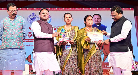 CM Mohan Charan Majhi honouring two successful women farmers 