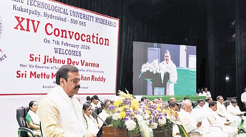 Mettu Madan Mohan Reddy of Aurobindo Pharma addresses students at the JNTUH convocation in Hyderabad on Saturday.