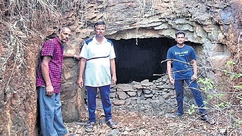 Villagers at a cave near Kappatagudda in Gadag.