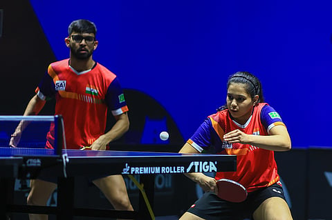Manush Shah (L) and Diya Chitale (R)