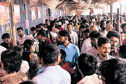 Large number of devotees gather at Sri Rama Lingesh-wara Swami temple in Keesara-gutta on the occassion of Shiva-ratri.