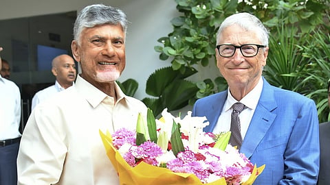 Microsoft founder Bill Gates (R) and Andhra Pradesh Chief Minister N Chandrababu Naidu.
