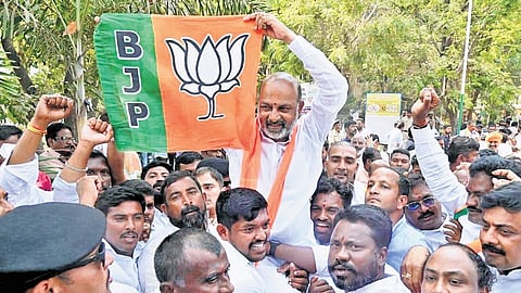 Union Minister of State for Home Affairs Bandi Sanjay Kumar celebrates with party members after the BJP secured both Karimnagar mayor and deputy mayor posts.
