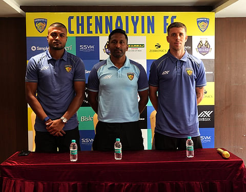 Coach Clifford Miranda (C) flanked by Pritam Kotal (left) and Alberto Noguera