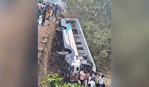 The driver lost control and hit a bridge culvert, causing the bus to fall into the rivulet. 