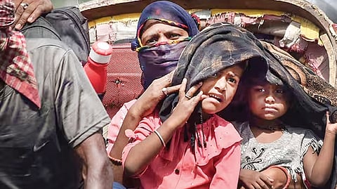 Meteorologists attributed the prevailing weather conditions to a trough extending from east Vidarbha to Tamil Nadu 