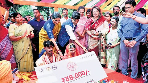 Deputy CM Pravati Parida and Cuttack Sadar MLA Prakash Chandra Sethi handing a Rs 45,000 cheque to a newlywed couple on Thursday.