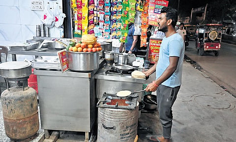 Narrow lanes serve as a lifeline to travellers, daily-wagers, auto and bus drivers 
and workers, who seek affordable meals throughout the day and night 