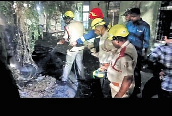 The blaze, which erupted from the garbage dumped behind the ENT ward near the new medicine building, spread due to the dry leaves lying on the ground. 