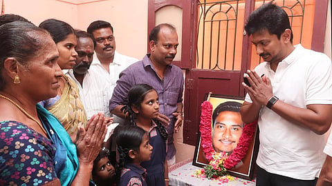  Deputy Chief Minister Udhayanidhi Stalin paid respects to Vinoth Kumar, a youth wing functionary from the Villapuram Housing Board area in Madurai, who recently passed away.